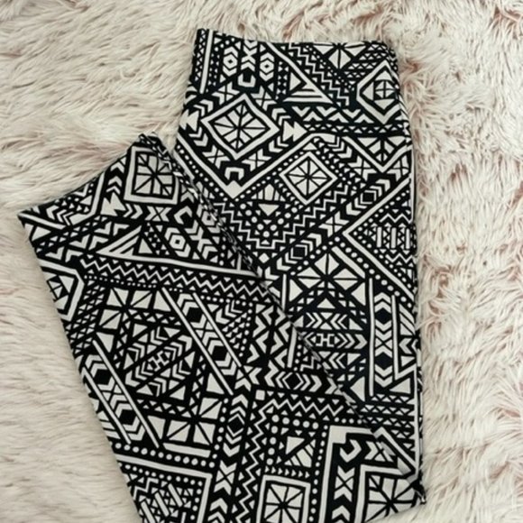 No Boundaries Pants - ⚫🤸🏼SEAMLESS LEGGINGS Geometric Design COMFY!🤸🏼 ⚫